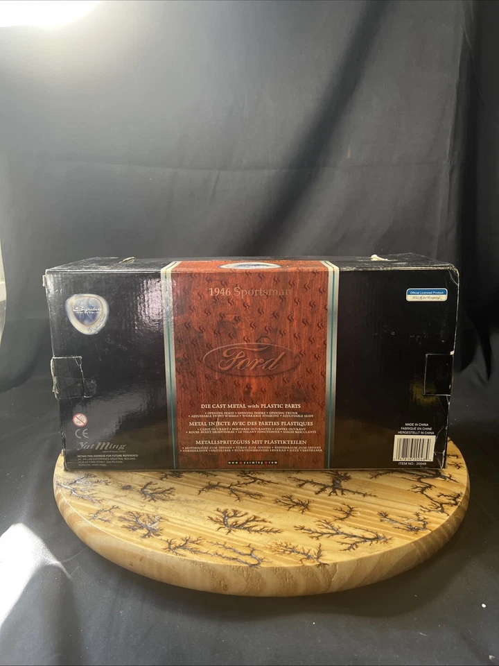 1:18 Road SIgnature Series Maroon 1946 Ford Sportsman. Wood Panel & Leather - Image 3 of 4