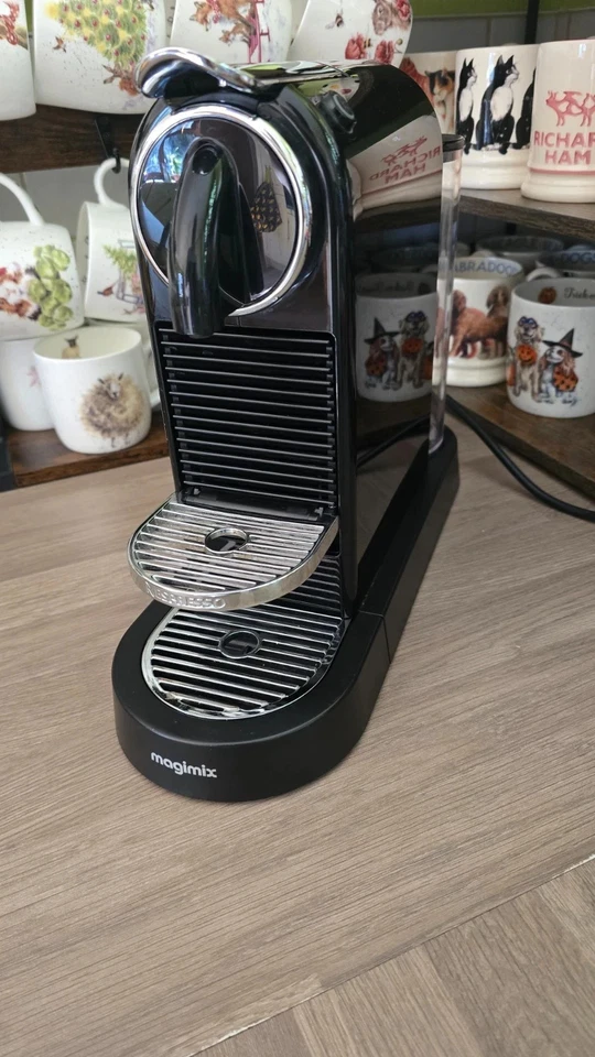 Nespresso Nespresso Capsule Coffee Machine 19 Bar 1260W Red/Black Water Tank, photo 1 of 5