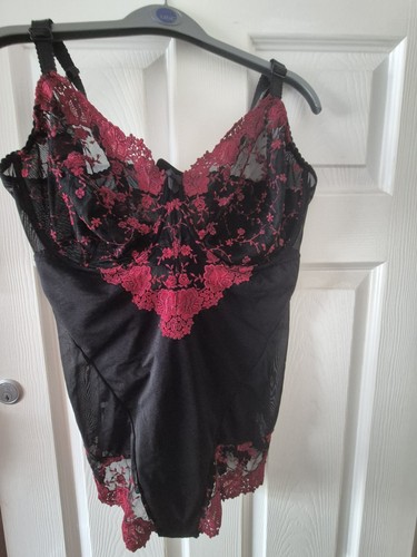 Bustier Size 44E Black And Red - Picture 3 of 3