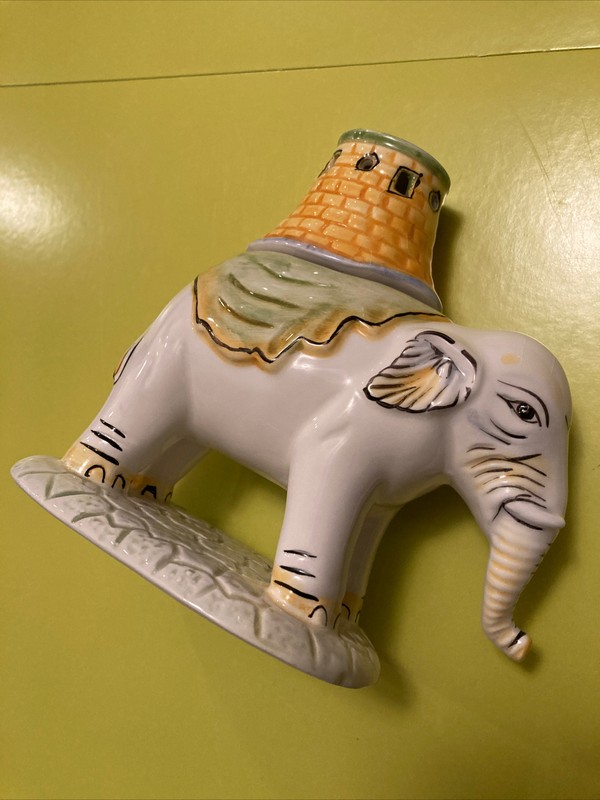 Elephant compartment porcelian ceramic figurine 6” X 5” Artist Painted Pier 1