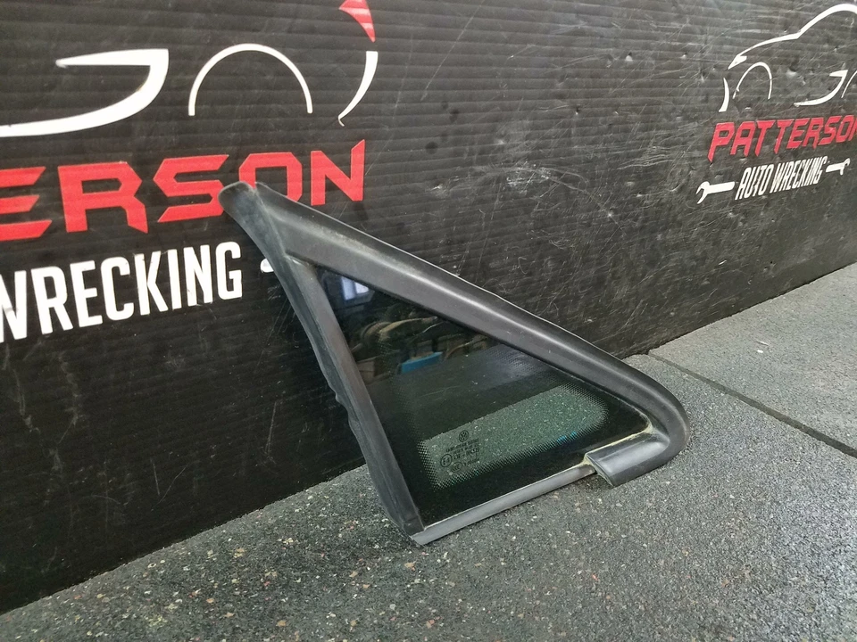 2017 VW GOLF PASSENGER RIGHT FRONT WINDSHIELD PILLAR VENT GLASS WINDOW ONLY - Image 2 of 4