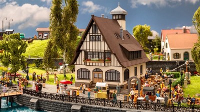Noch 66401 HO Laser-Cut-Bausatz -Wirtshaus mit Biergarten-  1:87
