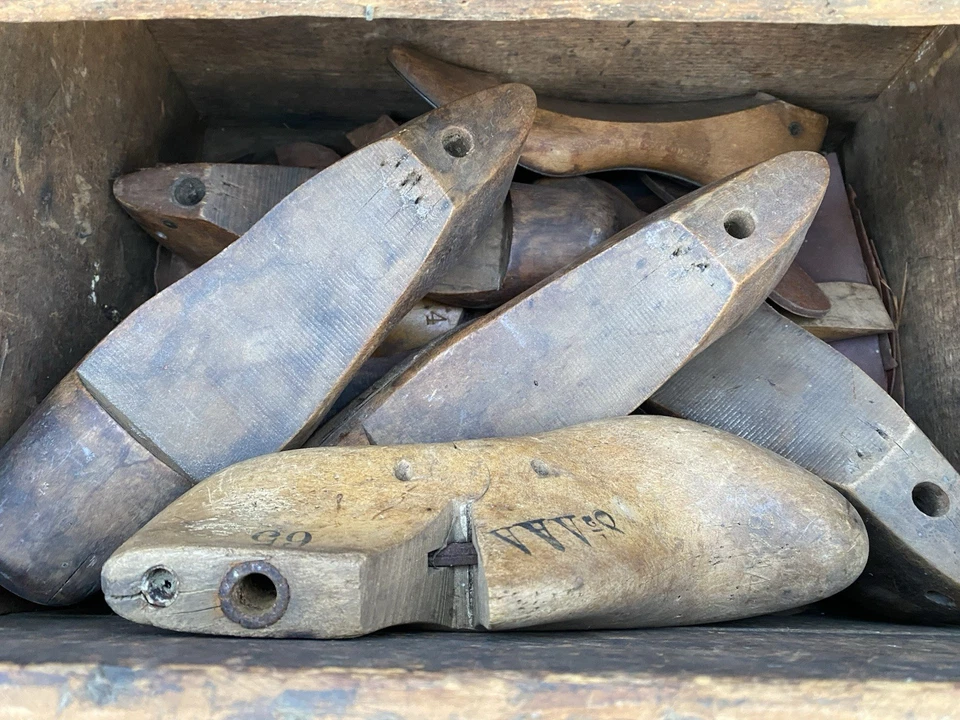 Antiguo banco zapatero pintado rojo primitivo todo original Foto 4 de 4