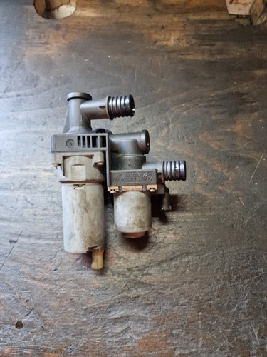 BMW E38 E39 E46 E60 E61 E83 X3 Wasserventil Zusatzwasserpumpe 8369807