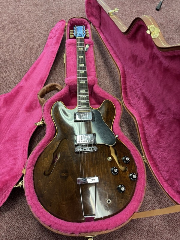1972 Gibson Guitar ES 335 TD Walnut Finish, Upgraded Gibson Case. Original!