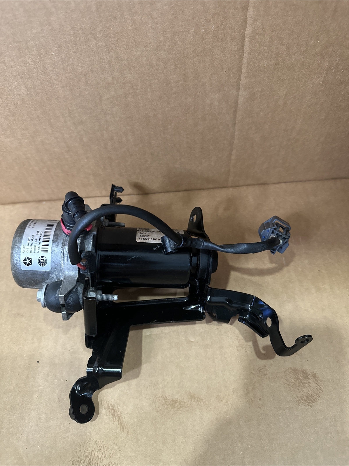 Power Brake Booster Vacuum Pump Mopar 68274999AD fits 2018 Chrysler