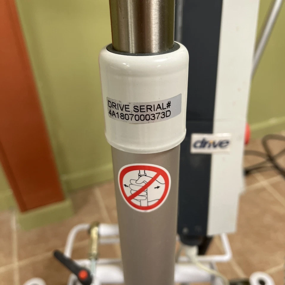 Elevador de pacientes eléctrico Drive 13242 con batería recargable - blanco Foto 2 de 4