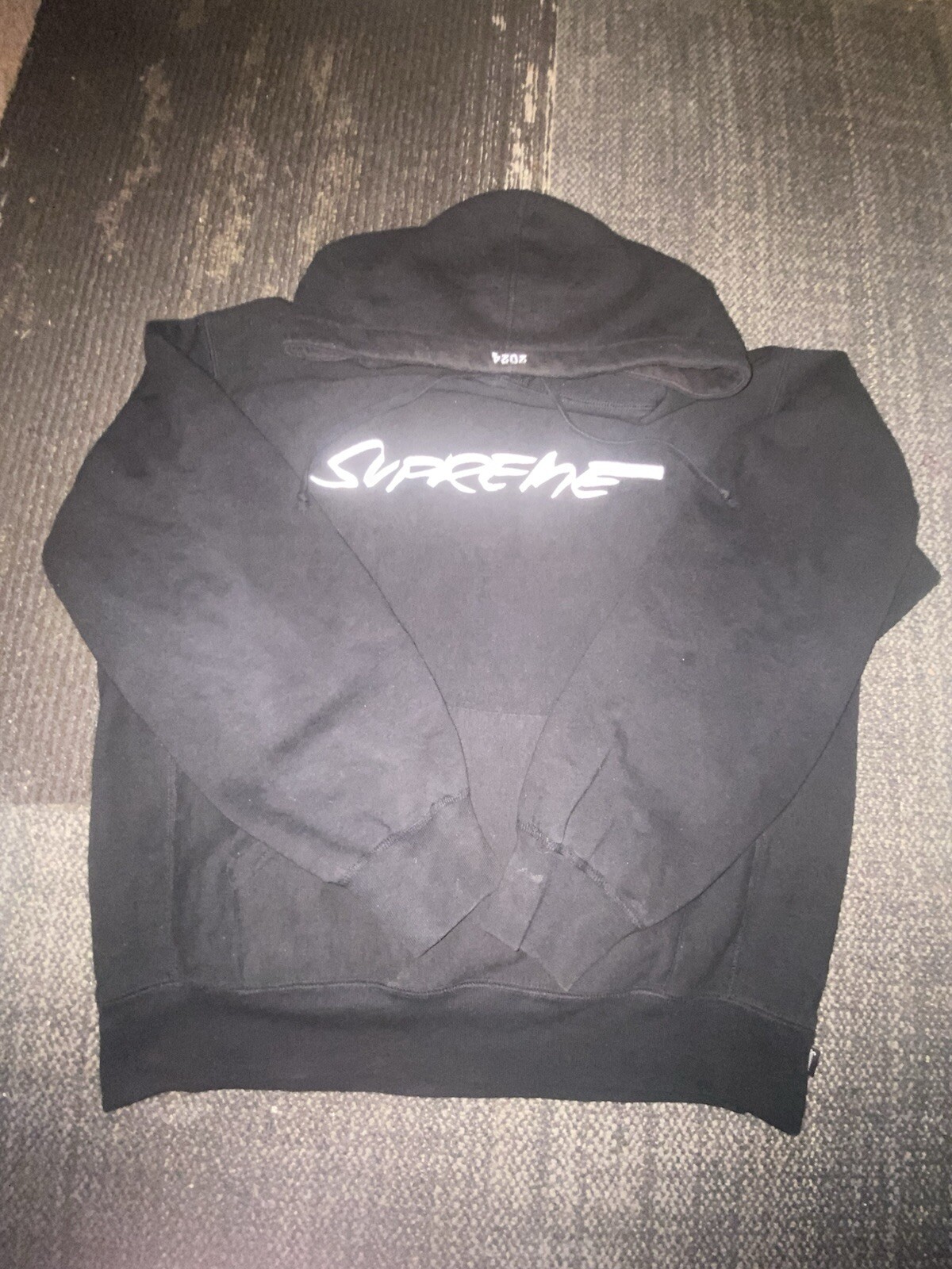 supreme futura hoodie size Small