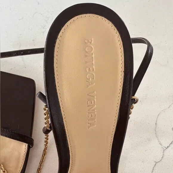 【関税＆送料込み】BOTTEGA VENETA Sandals Bottega Veneta Women's Black & Gold Stretch Chain Leather