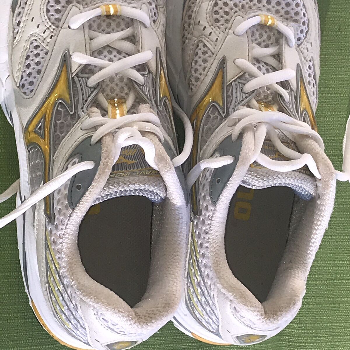Mizuno Size 8 Women Wave Inspire 2 Running Shoes X10 Sneakers Yellow White Gray Mizuno Size 8 Women Wave Inspire 2 Running Shoes X10 Sneakers Yellow White Gray