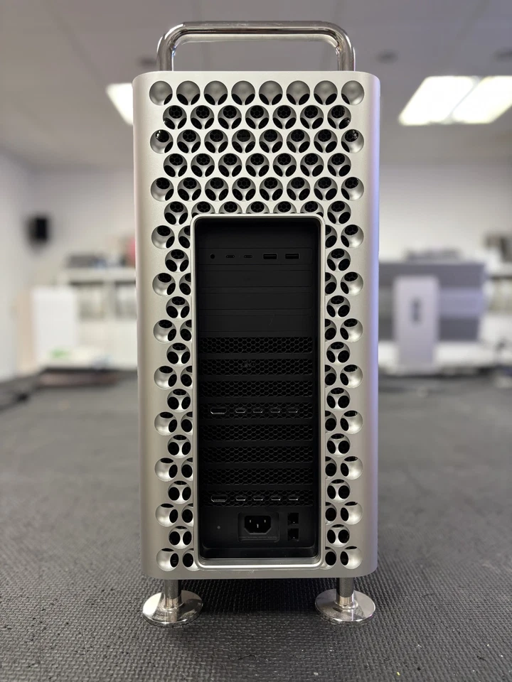 Mac Pro: 3.2 Xeon W 16-Core / 96GB Ram / 1TBSSD / 2x 16GB RP W5700X GPU - Image 3 of 4