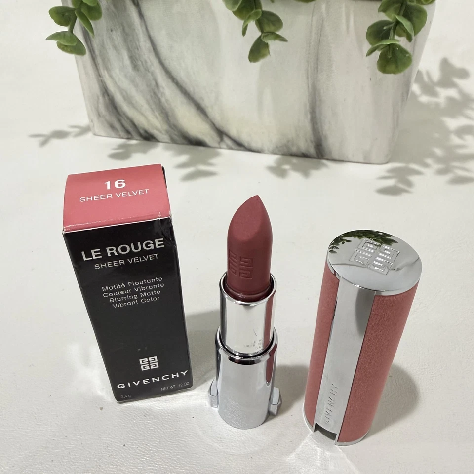 Lápiz labial mate Givenchy Le Rouge - 16 TERCIOPELO TRANSPARENTE - 3,4 g/0,12 OZ Foto 2 de 4
