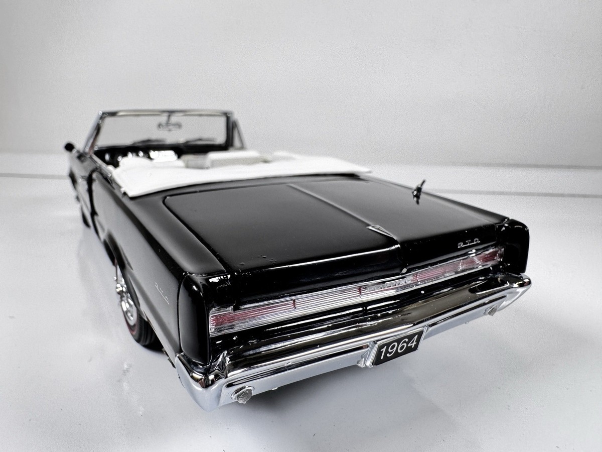 FRANKLIN MINT LIMITED EDITION 1964 PONTIAC GTO BLACK BOX 1