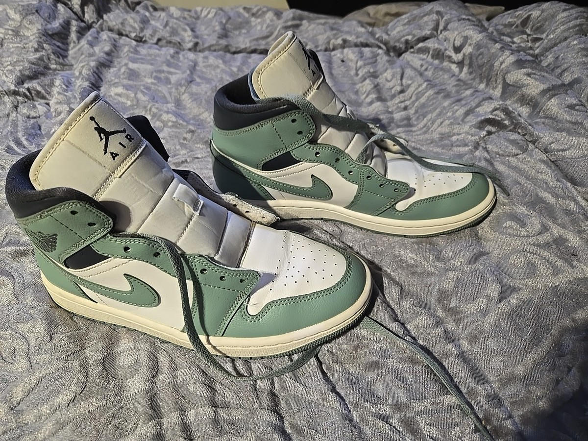 Nike aj1 mid Women’s ジェイドスモーク Nike Women's Air Jordan 1 Mid Shoes 'Jade Smoke' (BQ6472-130
