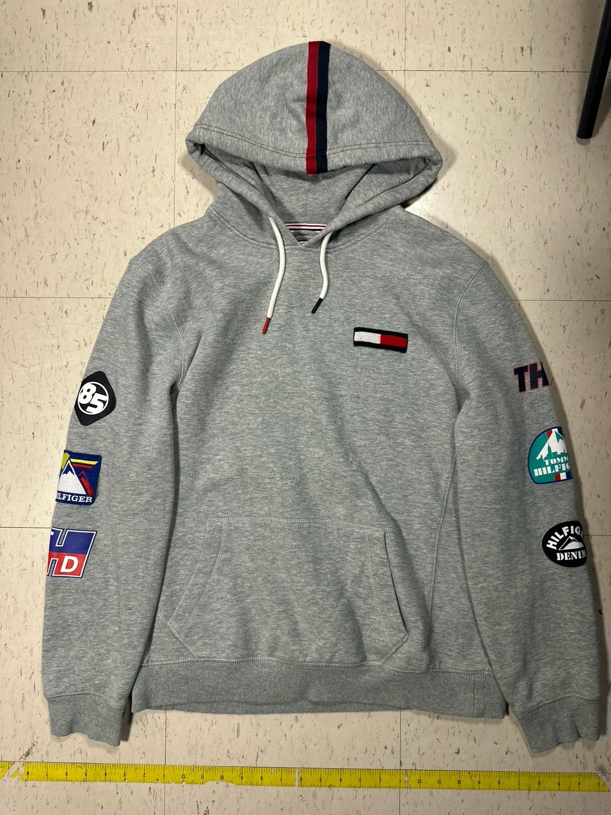 Tommy Hilfiger Denim Gray Pullover Hoodie L Hooded Graphic Patches Fleece Men's