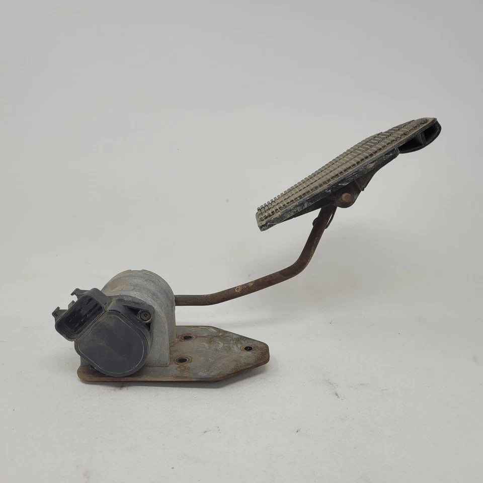 92-98 C3500 HD Chevrolet Silverado Diesel 6.5 GAS Pedal OEM - Image 4 of 4