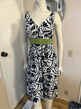 Ann Taylor Sleeveless Silk V-neck Black & White  Dress w/ Green Tie Belt Size 8