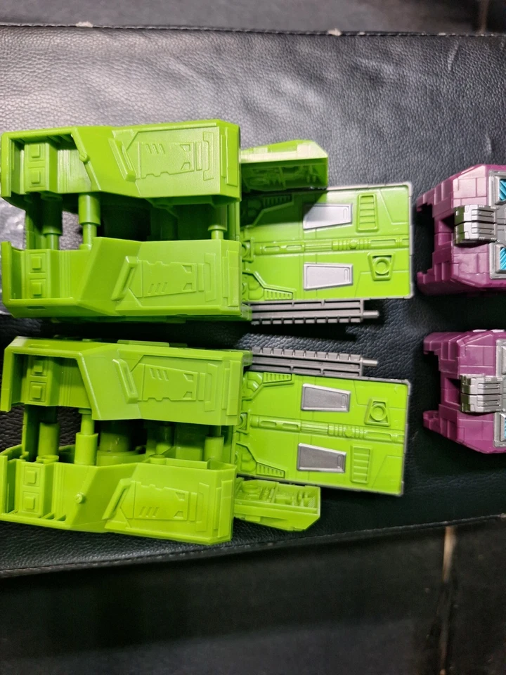 Transformers WFC Scorponok Parts - Image 4 of 4