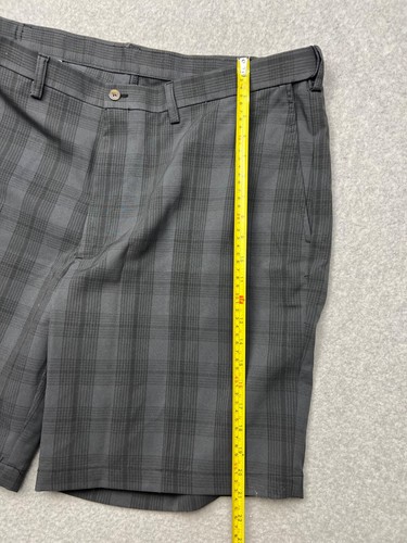 Haggar Cool 18 Pro Golf Plaid Shorts Size 42W Waist Front 9.5 Comfort Sport - Picture 8 of 11