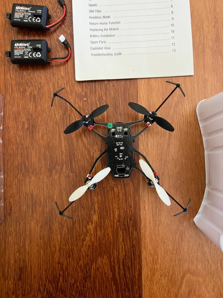 Udi R/C  Freedom 3D U32 Quadcopter Mini Drone  - Image 3 of 4