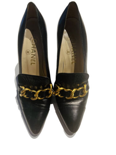 Shoes CHANEL quilted black varnished leather CC - VALOIS VINTAGE PARIS