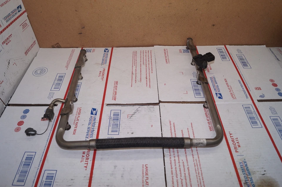 2007 Ford E150 E250 E350 Econoline Van 5.4L Fuel Injector Rail 5C2E-9F792-CA OEM - Image 4 of 4