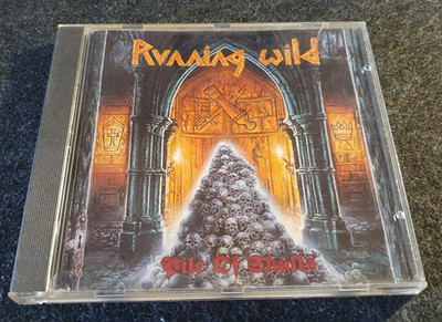 CD  *    RUNNING WILD *  PILE OF SKULLS * SEHR GUT ERHALTEN *
