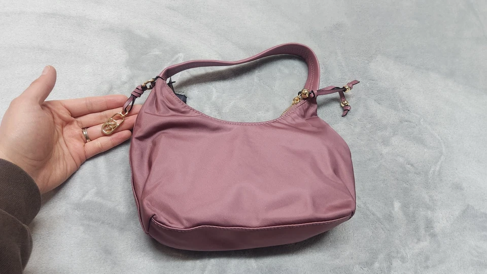 Bolsa de ombro Victoria's Secret VS Icon pequena roxa vapor náilon nova com etiquetas - Imagem 3 de 4