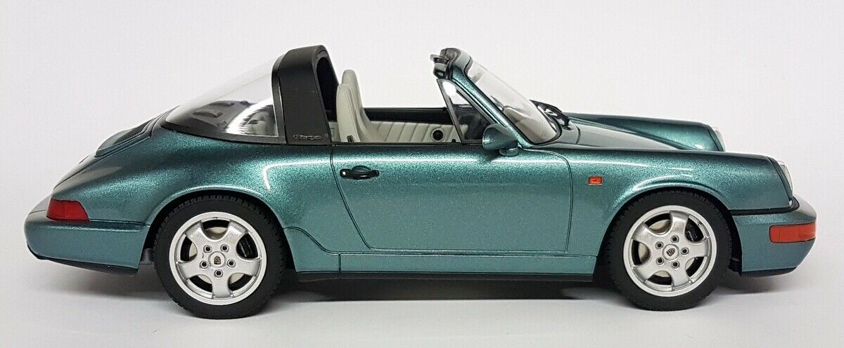 GTSpirit 1/18 - Porsche 964 Carrera 4 Targa Green 911 Resin Model