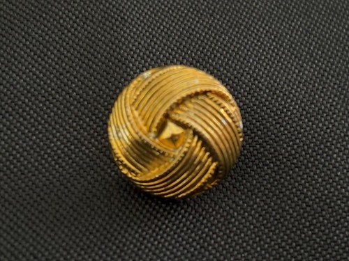 Five Vintage Goldtone Plastic Sewing Buttons 5/8” Round Shank Buttons Knot Style - Picture 2 of 4