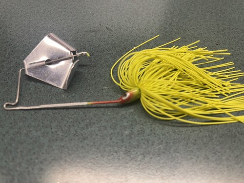 1/4 Ounce Buzz Baits. Hand Tied Living Rubber USA Made Topwater Bass Pike - Picture 2 of 4