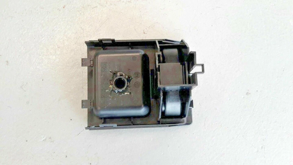 Оригинальные консольные подстаканники для монет 51168217957 для 2001-2005 BMW 325ci 325i 325xi 330c - Изображение 3 из 4