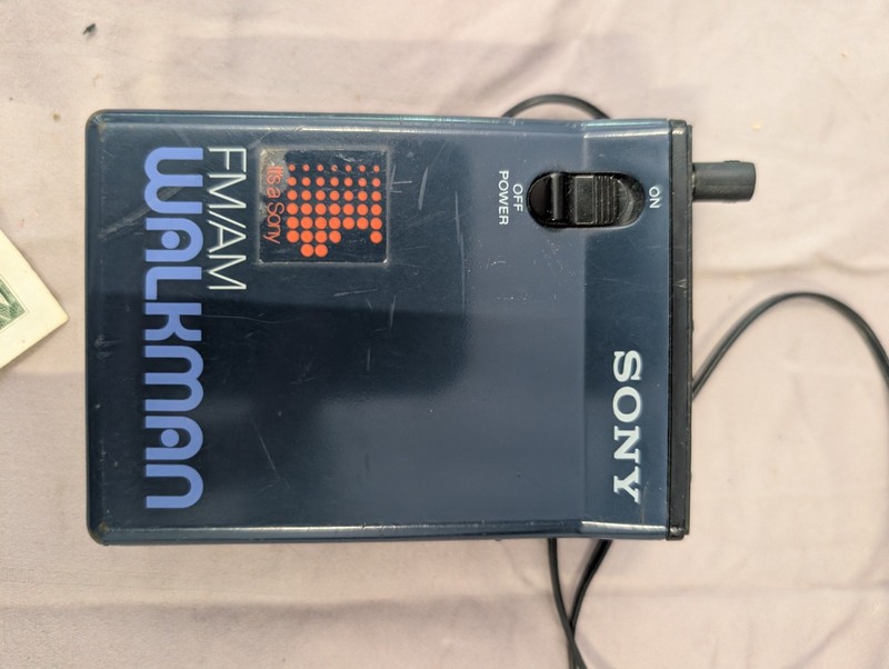 Working Vintage Sony AM/FM Walkman Radio 80s SRF-33w blue 1980s