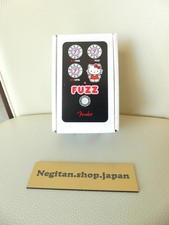 Pédale d'effet guitare Fender x Hello Kitty Fuzz noire Compact Effector Limited