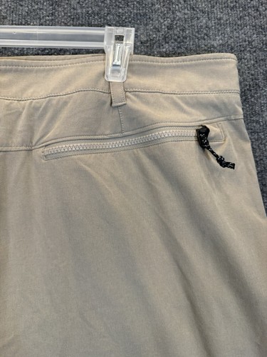 Under Armour Men’s Size 42 HeatGear Khaki Shorts Fitted Performance Lightweight - Picture 5 of 9