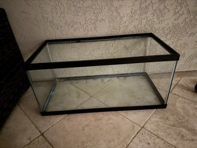 Reptile Tank     Length-36 Hight-17. Width-18