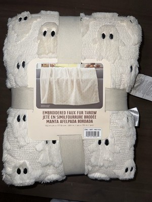 NWT VIRAL TIK TOK COSTCO EMBROIDERED FAUX FUR HALLOWEEN FALL THROW WHITE GHOSTS