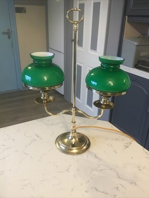 EINE SCHÖNE HOCHWERTIGE VINTAGE MESSING DOPPEL STUDENTENLAMPE, NEU VERKABELT.