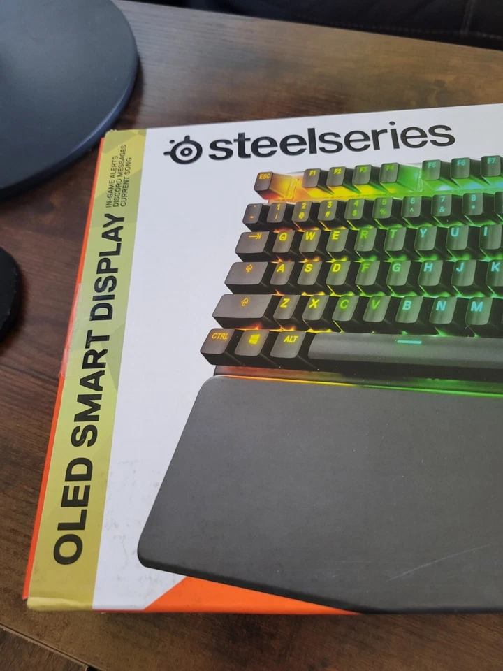 SteelSeries Apex 7 Mechanical Gaming Keyboard – OLED Smart Display - Image 3 of 4