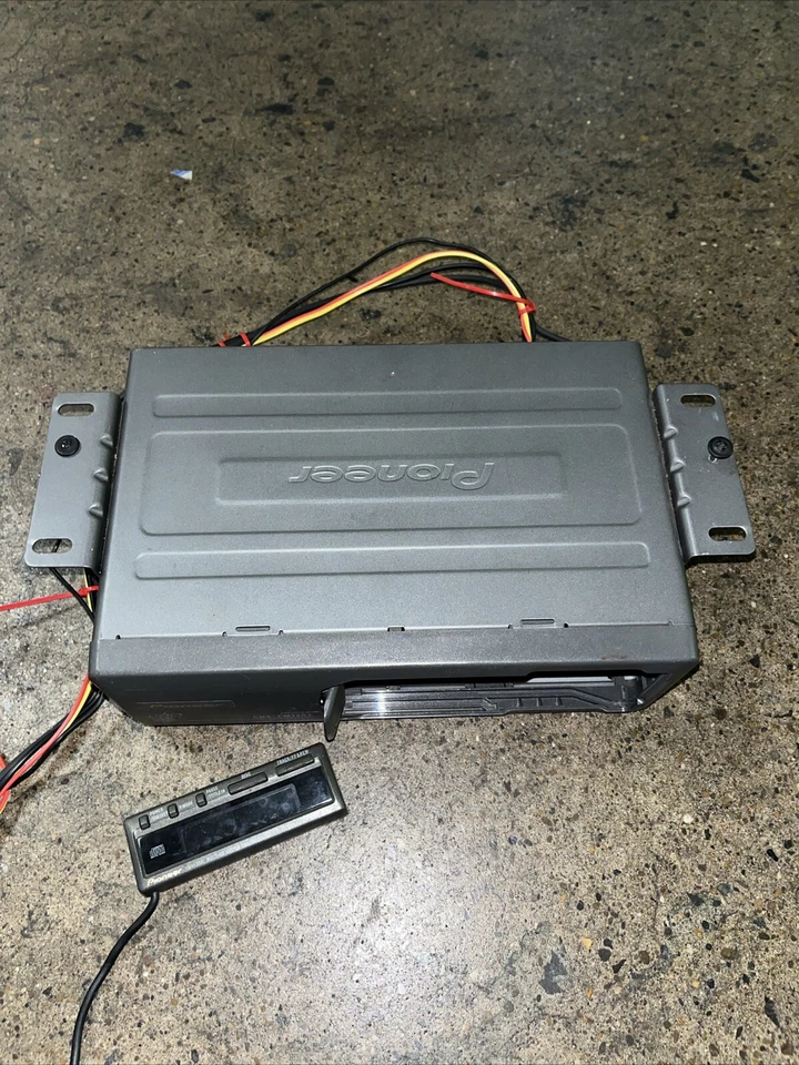 Pioneer 12 Disc Auto CD Player CDX-FM1257 OEM W/ Display See Pictures - Image 2 of 4