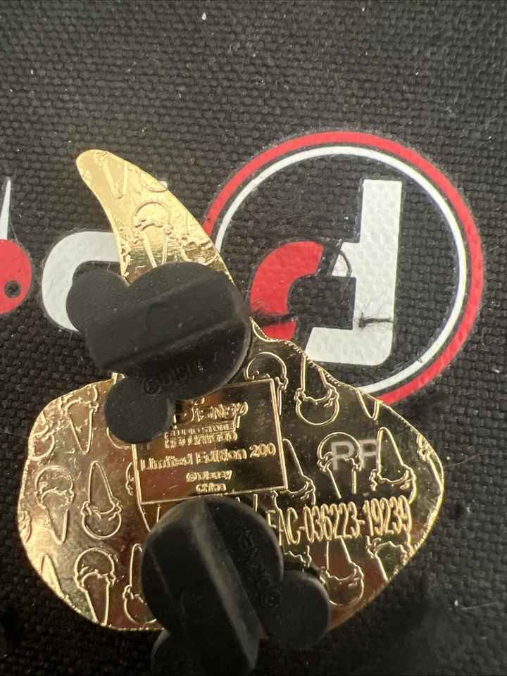 Disney DSF DSSH Pin Traders PTD Yen Sid Fantasía Hechicero Mickey LE 200 PP Foto 2 de 2