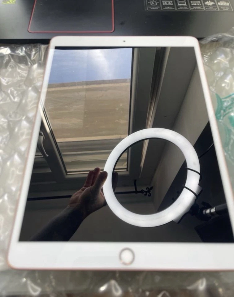 Apple iPad Air 3rd Gen (2019) 10.5in 8MP 64GB/256GB Unlocked Grade B - Imagen 3 de 4