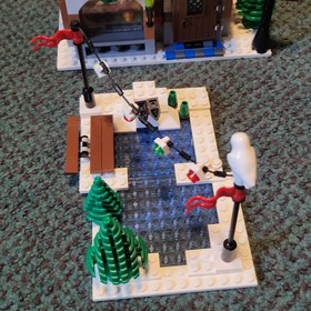 LEGO Creator Expert 10216 Winter Village Bakery 2010- Incomplete READ 