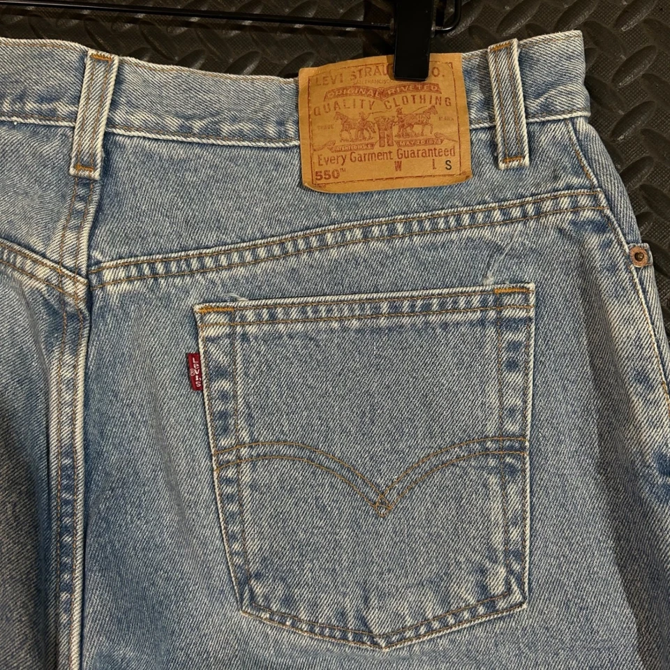 Vintage Levi's 550 Light Wash Blue Tapered High Rise Denim Jeans Women Size 18W - Image 3 of 4