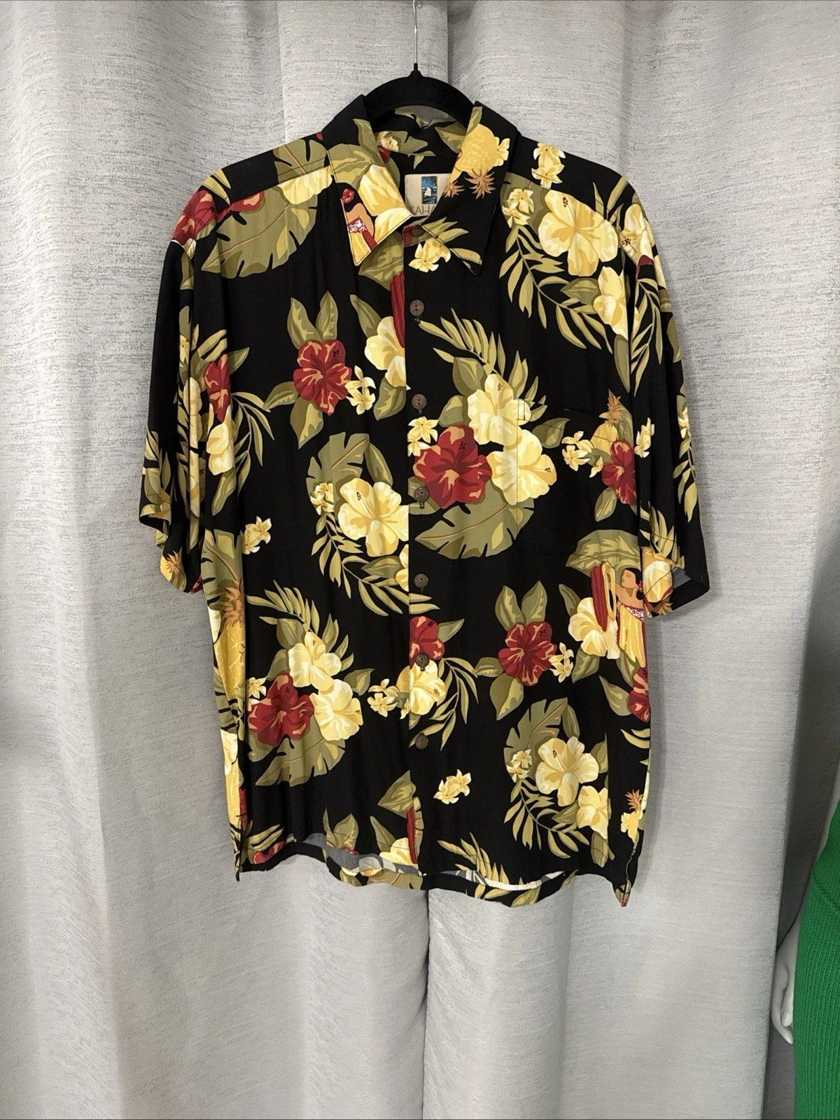 Kahala Hula Girl Hibiscus Pineapples Men's Aloha Hawaiian Shirt Size L
Opens in a new window or tab