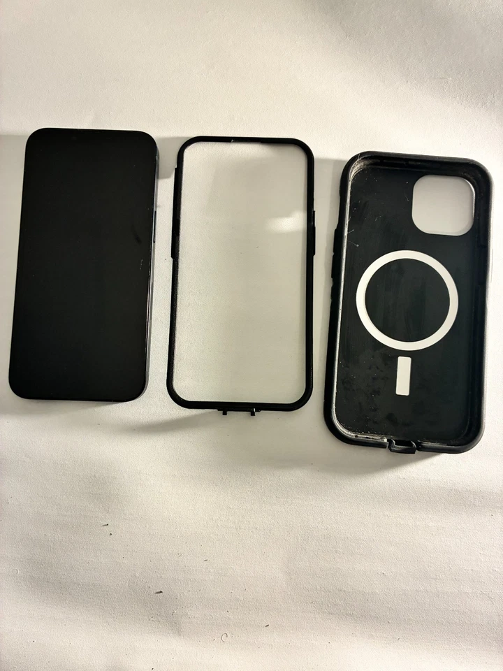 Apple iPhone 13, 128GB, black - No SIM restrictions - Used Very Good - Image 3 of 4