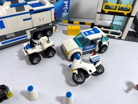 Lego City: Police:  Police Command Center 7743 (2008) + mobile truck 60315