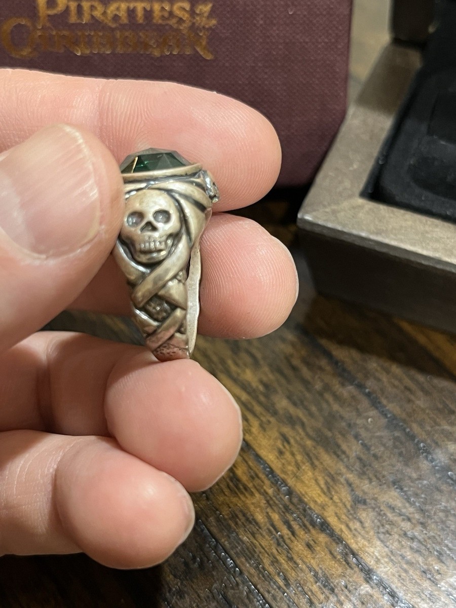 Disney Pirates Of The Caribbean Noble Collection Green Skull Ring
