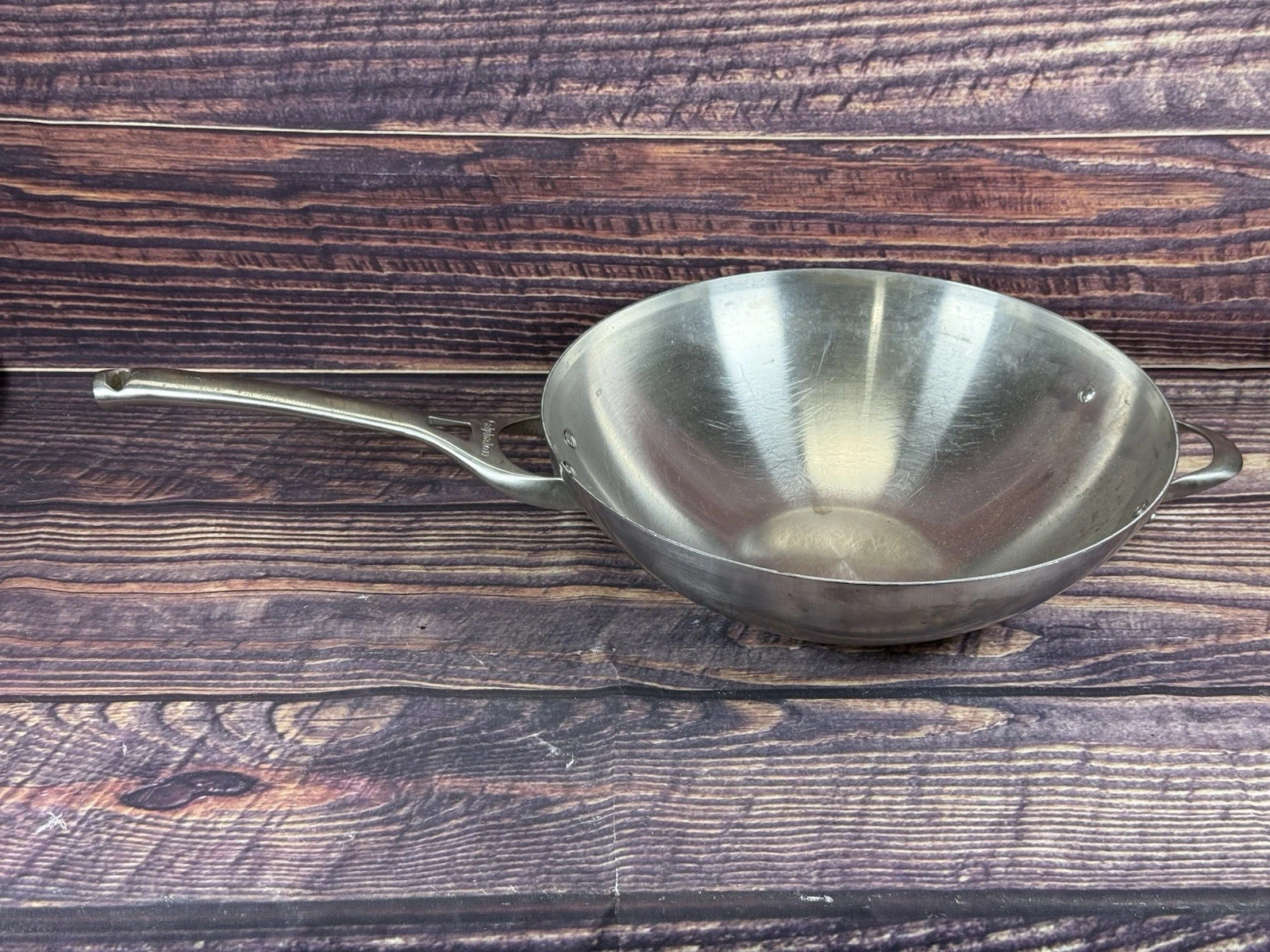 Wok Calphalon Model 155, Stainless Steel 13", Two handles, Flat Bottom Heavyweig
Opens in a new wind