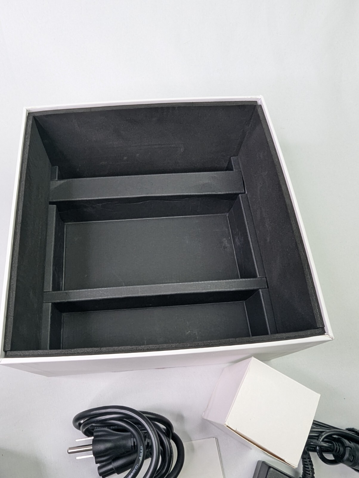 DEFECTIVE XGIMI XHAD01 H2 4K HOME THEATER SMART PROJECTOR WITH REMOTE  I G3D